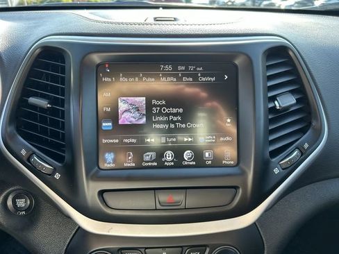 Used 2018 Jeep Cherokee Latitude Plus w/ Cold Weather Group AWD/4WD image 20