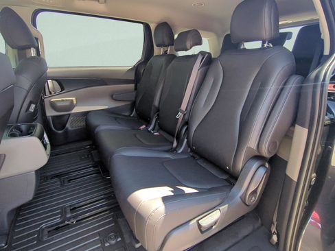 New 2026 Kia Carnival image 32