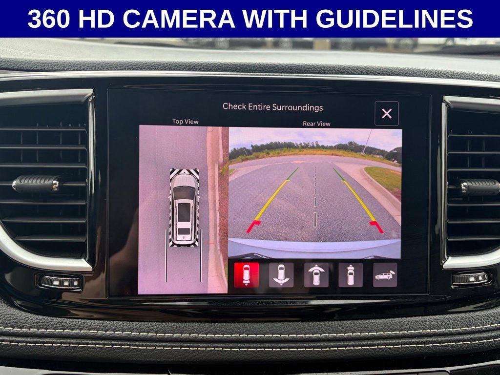 Used 2024 Chrysler Pacifica Limited FWD image 3