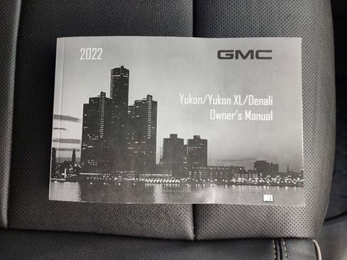 Used 2022 GMC Yukon SLT w/ SLT Premium Package image 42