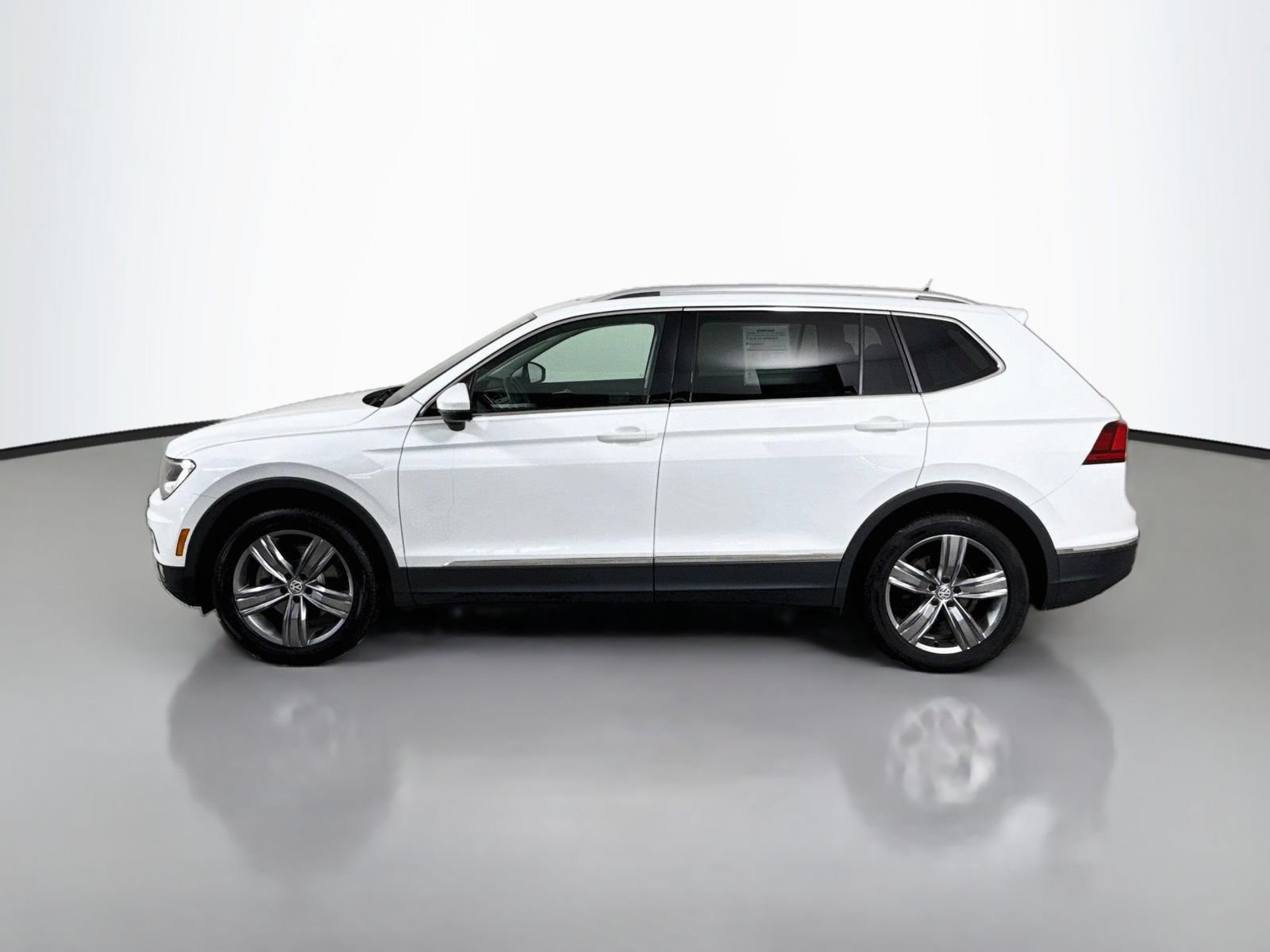 Used 2021 Volkswagen Tiguan SEL AWD/4WD image 2