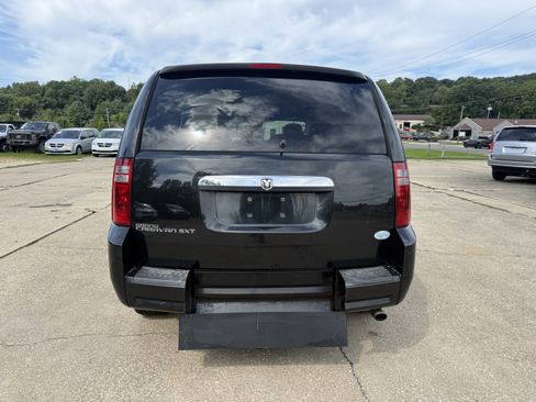 Used 2008 Dodge Grand Caravan SXT FWD image 9