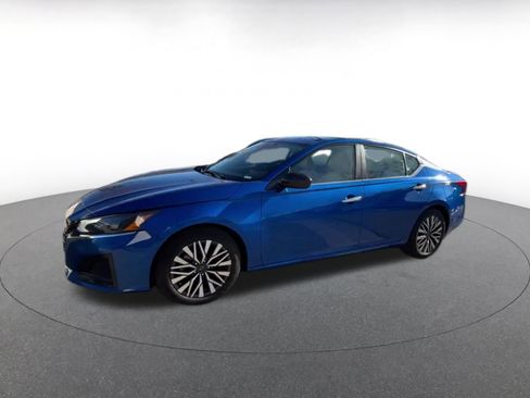 Used 2025 Nissan Altima 2.5 SV image 8