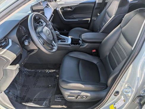 Used 2023 Toyota RAV4 XLE Premium image 17