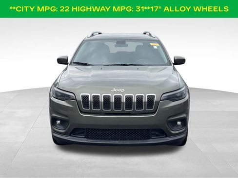 Used 2019 Jeep Cherokee Latitude Plus FWD image 3