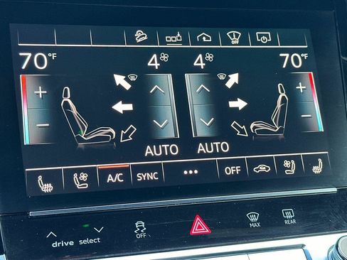 Used 2019 Audi e-tron Prestige w/ Prestige Package image 20