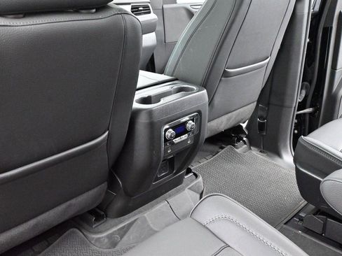 Used 2024 GMC Yukon Denali AWD/4WD image 32