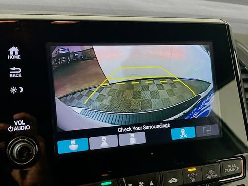 Used 2018 Honda Odyssey Touring image 12
