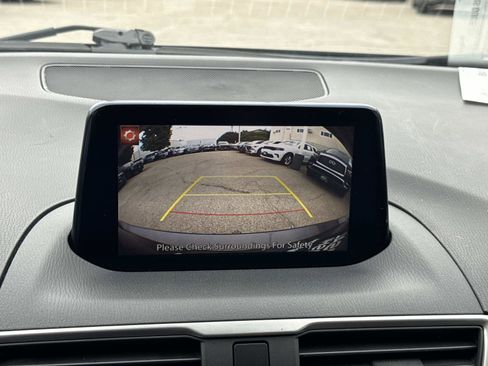 Used 2018 MAZDA MAZDA3 Touring FWD image 25