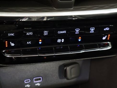 Used 2025 Buick Encore GX Avenir image 28