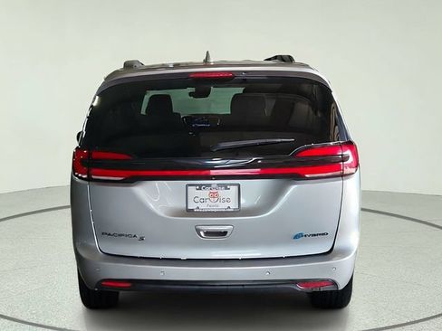 Used 2021 Chrysler Pacifica Touring-L w/ S Appearance Package FWD image 4