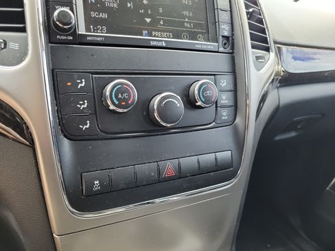 Used 2013 Jeep Grand Cherokee Laredo RWD image 29