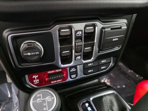 Used 2024 Jeep Wrangler Unlimited Rubicon AWD/4WD image 24