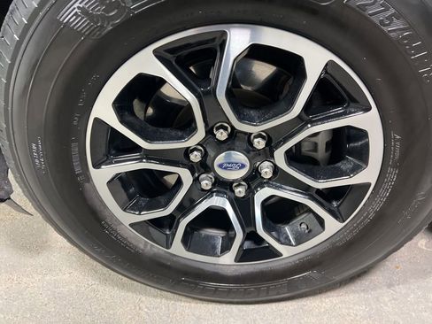 Used 2024 Ford Expedition XLT image 40