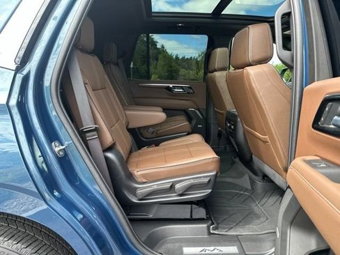 Used 2025 Chevrolet Tahoe High Country AWD/4WD image 14