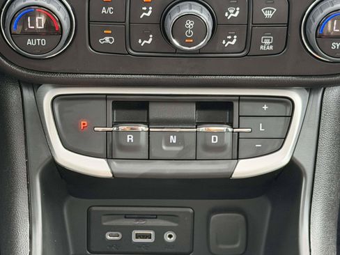 Used 2022 GMC Terrain SLT w/ Infotainment Package II AWD/4WD image 15
