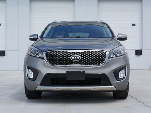 Used 2017 Kia Sorento SX image 3