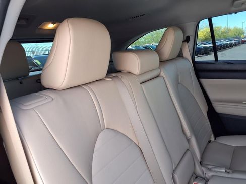 Used 2023 Toyota Highlander XLE image 24