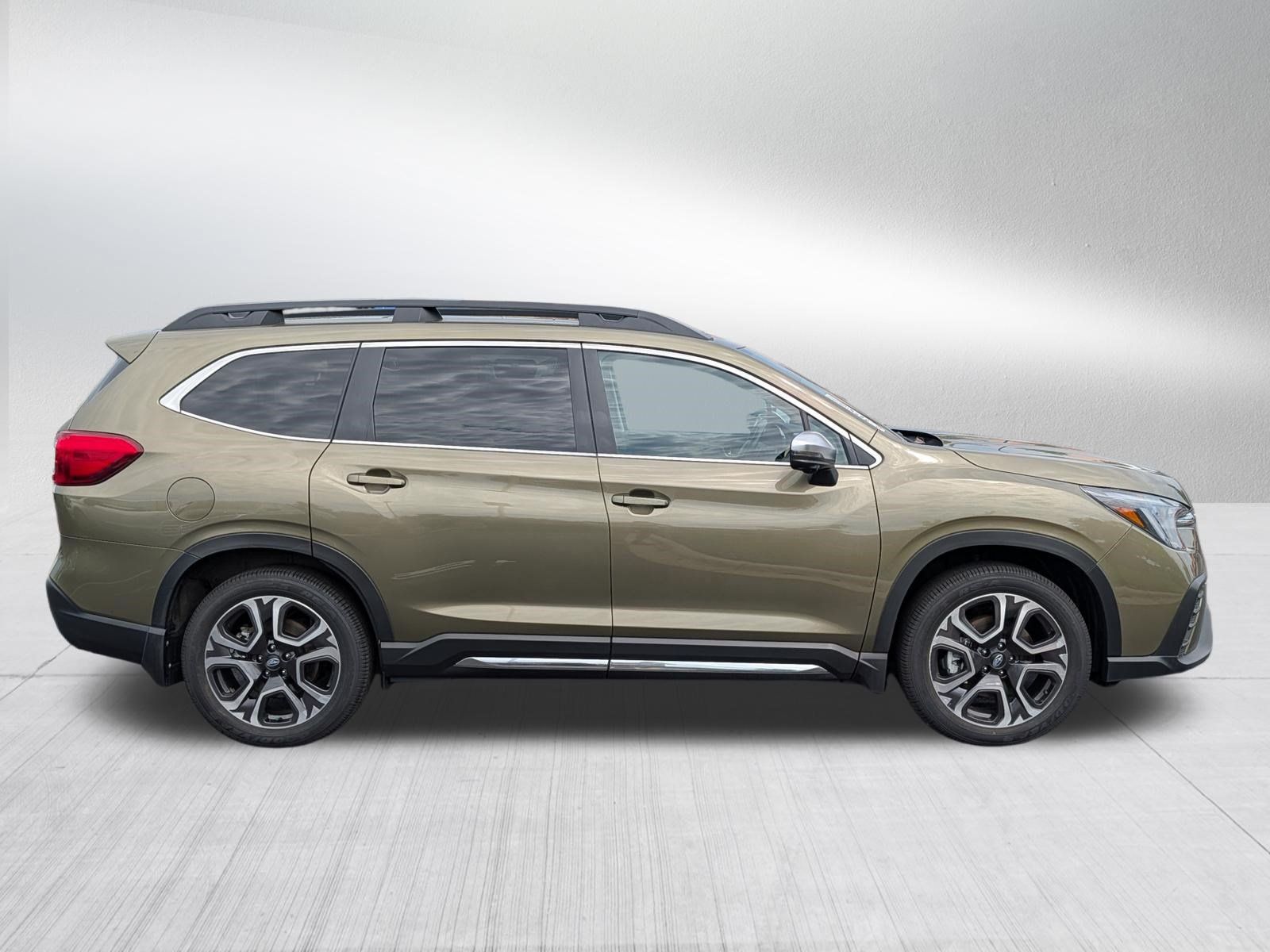 Used 2023 Subaru Ascent Limited w/ Technology Package AWD/4WD image 8