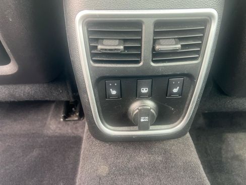 Used 2014 Chrysler 300 C RWD image 15