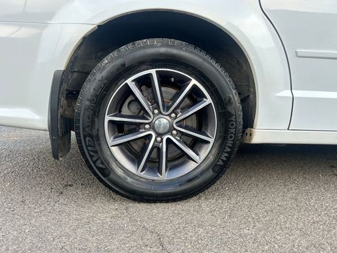 Used 2017 Dodge Grand Caravan SXT w/ Driver Convenience Group image 24