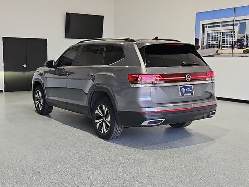 Certified 2024 Volkswagen Atlas SE FWD image 6