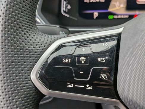 Used 2022 Volkswagen Tiguan SEL R-Line image 18