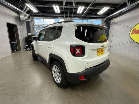 Used 2017 Jeep Renegade Latitude image 3