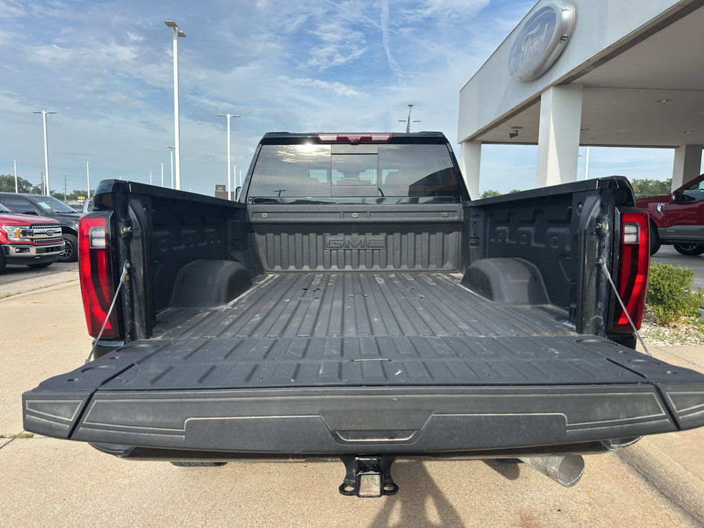Used 2026 GMC Sierra 2500 Denali Ultimate w/ LPO, Black Badging Package AWD/4WD image 6