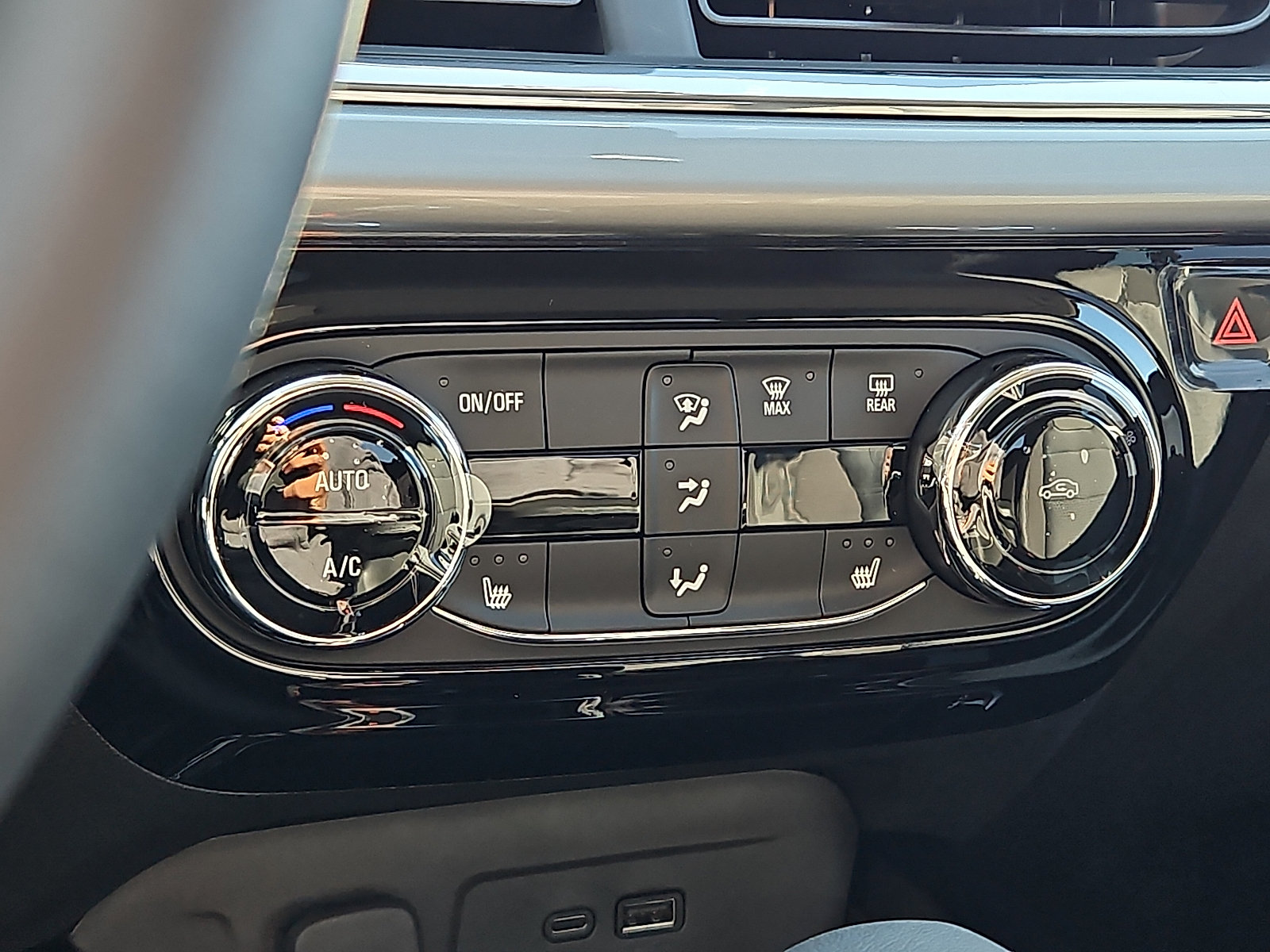 New 2026 Chevrolet Trax LT w/ LT Convenience Package FWD image 17