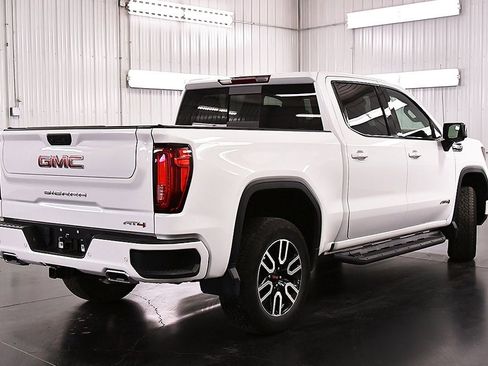 Used 2024 GMC Sierra 1500 AT4 w/ AT4 Preferred Package image 7
