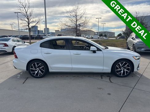 Used 2020 Volvo S60 T5 Momentum image 5