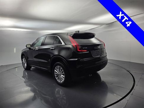 Used 2024 Cadillac XT4 Luxury w/ Cold Weather Package image 5