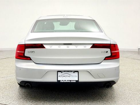 Used 2018 Volvo S90 T5 Momentum w/ Convenience Package image 6
