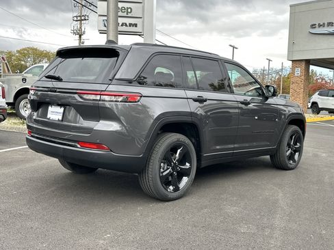 New 2025 Jeep Grand Cherokee Altitude image 17