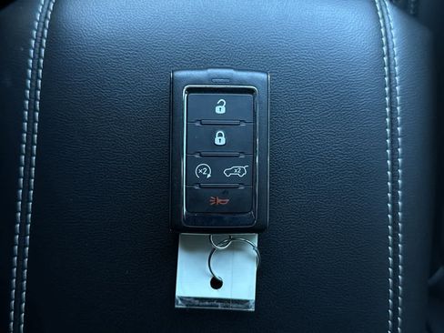 Used 2024 Jeep Grand Cherokee L Laredo image 24