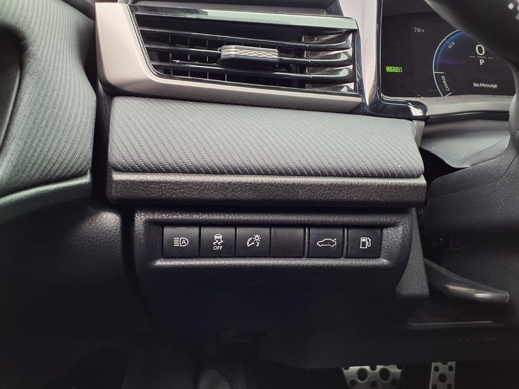 Used 2025 Toyota Camry SE FWD image 17