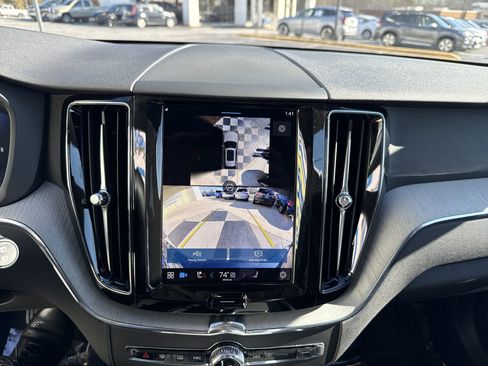 Used 2025 Volvo XC60 B5 Plus image 25