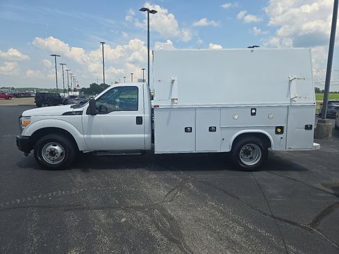 Used 2015 Ford F350 XL image 2