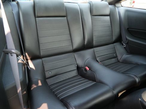 Used 2006 Ford Mustang GT RWD image 12