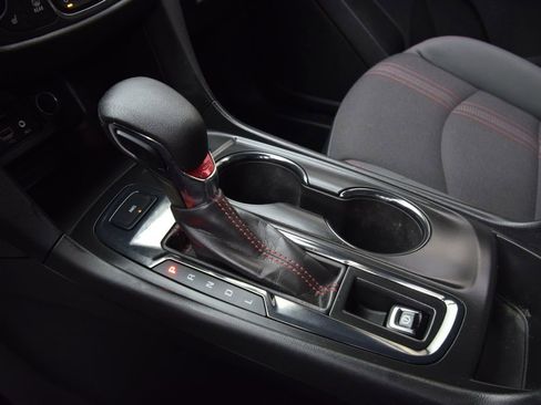 Used 2022 Chevrolet Equinox RS w/ Infotainment Package image 25