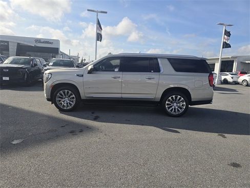 Used 2023 GMC Yukon XL Denali w/ Advanced Technology Package image 8