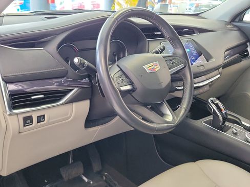 Used 2022 Cadillac XT4 Luxury w/ Driver Awareness Package FWD image 10