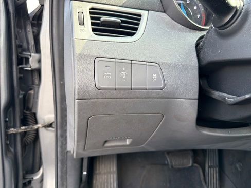 Used 2013 Hyundai Elantra GLS FWD image 23