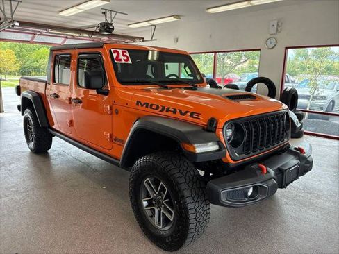 Certified 2025 Jeep Gladiator Mojave w/ Convenience Group AWD/4WD image 1
