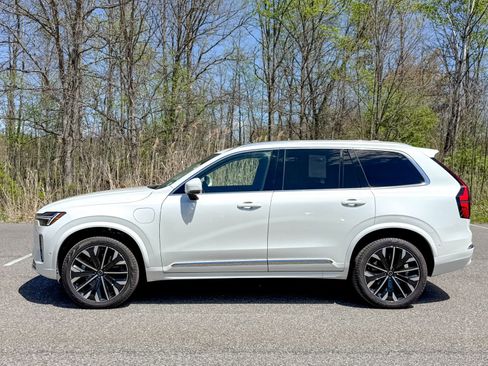 Used 2025 Volvo XC90 T8 Ultra w/ Protection Package AWD/4WD image 8