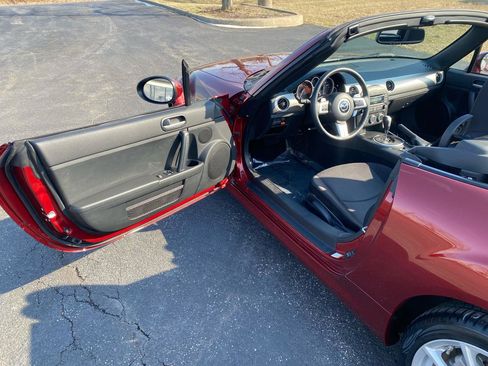 Used 2009 MAZDA MX-5 Miata Touring image 22