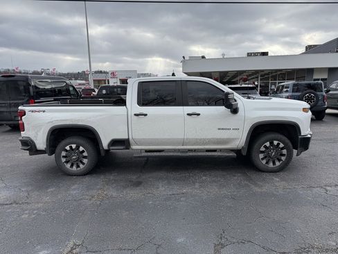 Used 2021 Chevrolet Silverado 2500 Custom w/ Custom Value Package image 10