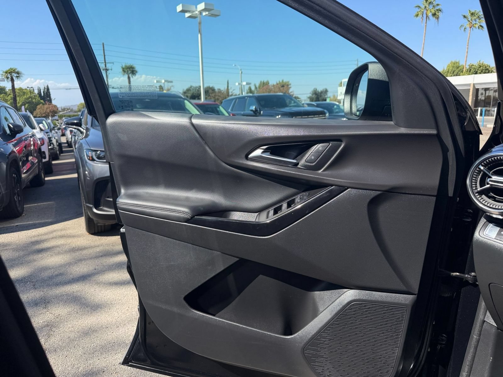 Used 2025 Chevrolet Equinox LT AWD/4WD image 18