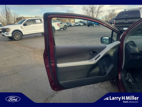 Used 2009 Toyota Yaris 2-Door Hatchback image 13